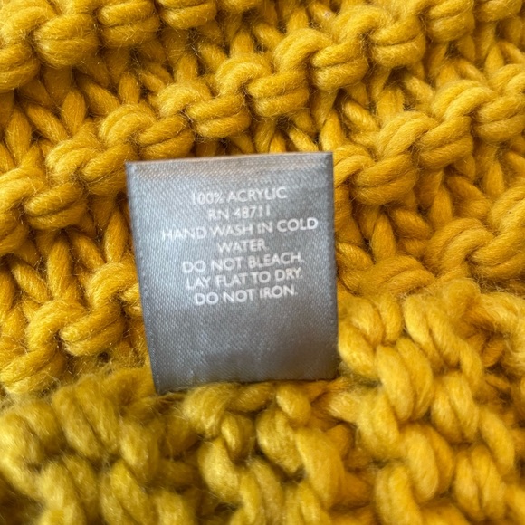 Falls Creek gold scarf - Picture 2 of 3